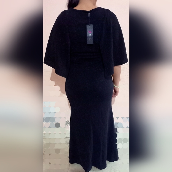 Party wear gown - Picture 4 of 7